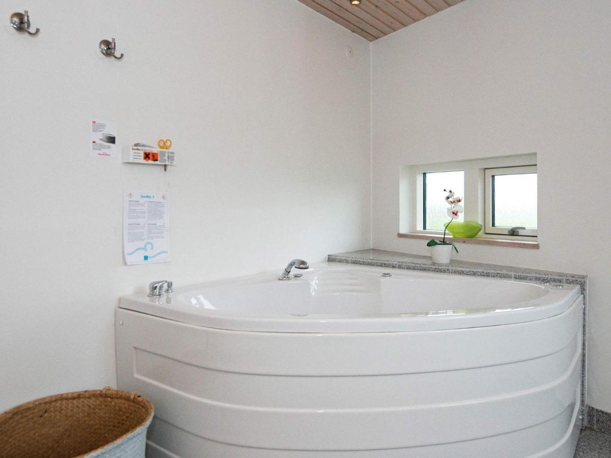 8 Person Holiday Home In エーベルトフト エクステリア 写真